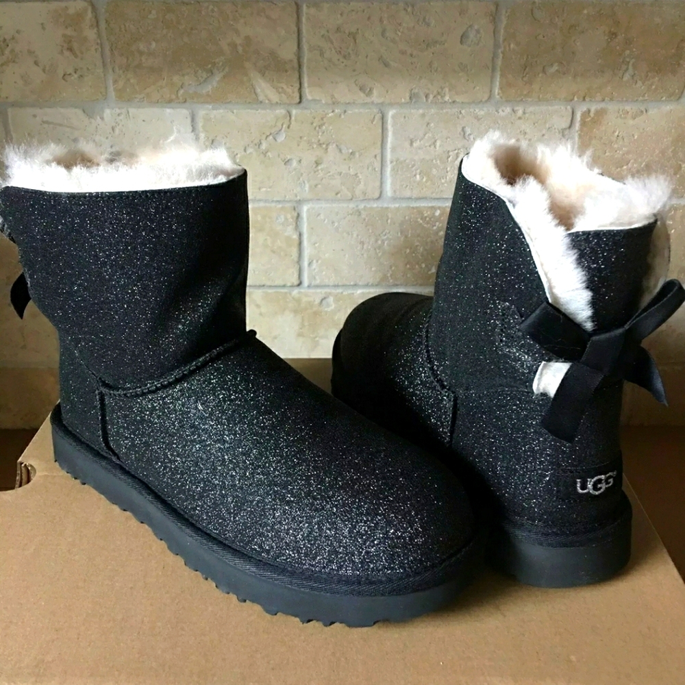EUC Ugg Mini Bailey Bow Sparkle black 10 glitte…